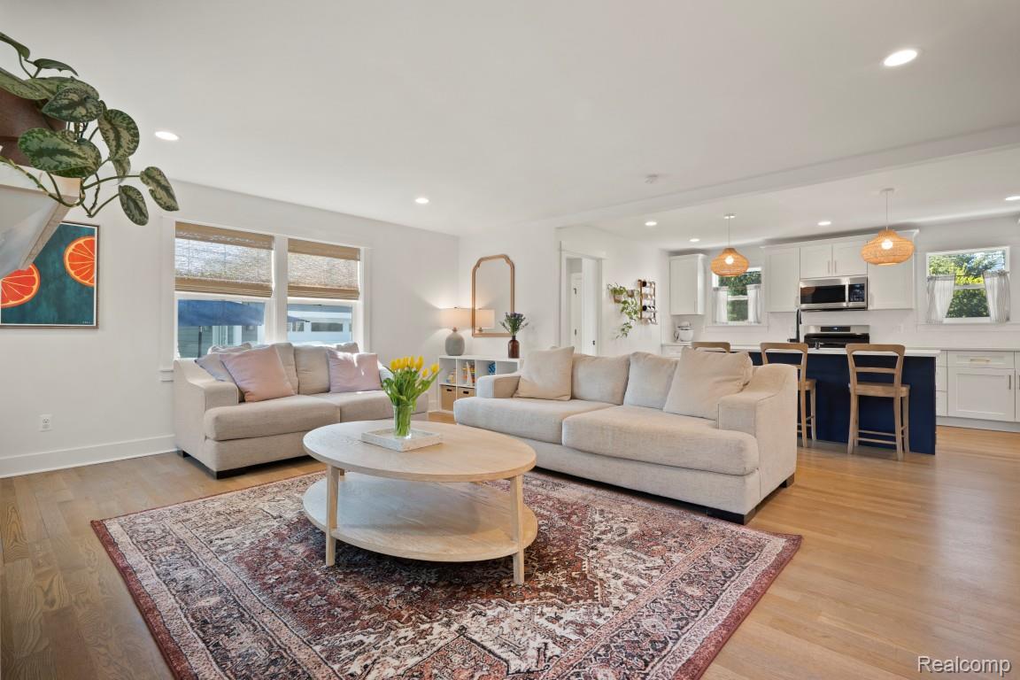 423 N Altadena Avenue