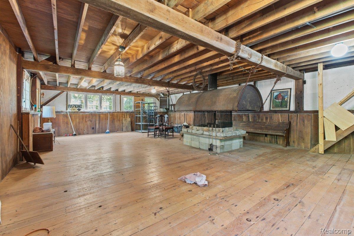 5390 Oak Hill Road