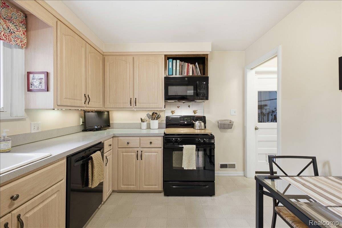 1304 Greenleaf Drive