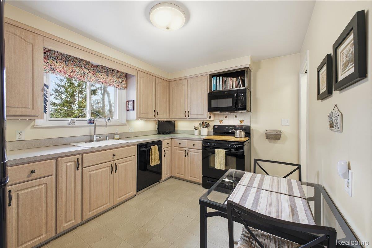 1304 Greenleaf Drive