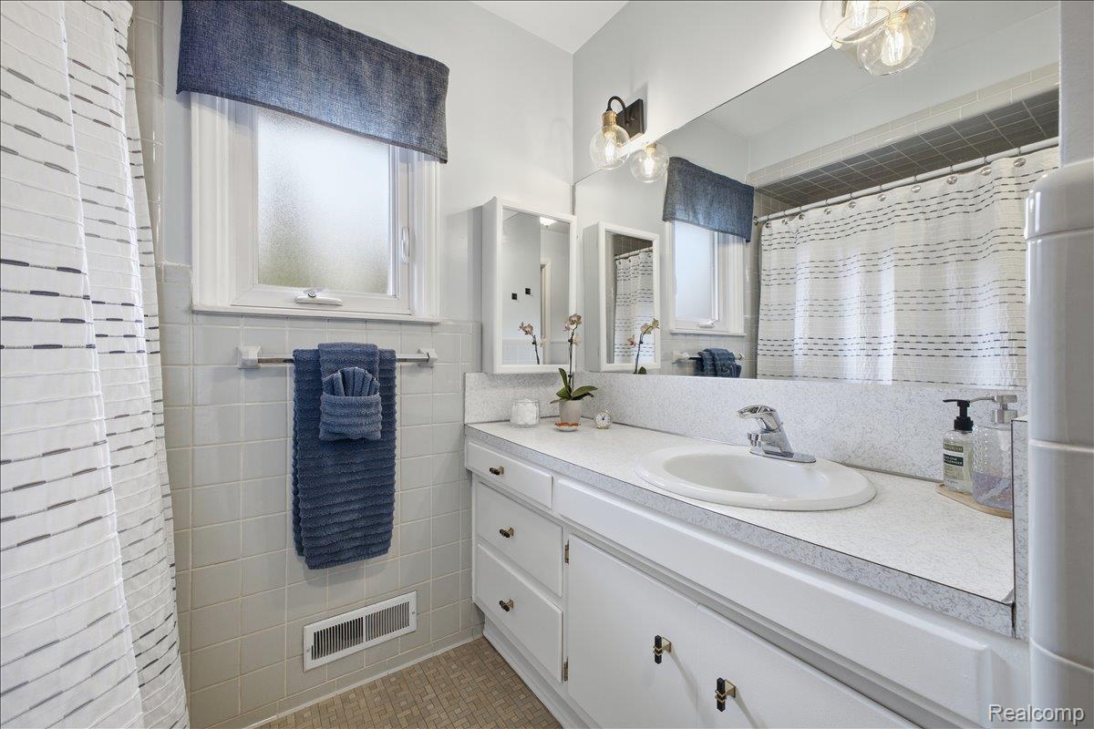 1304 Greenleaf Drive