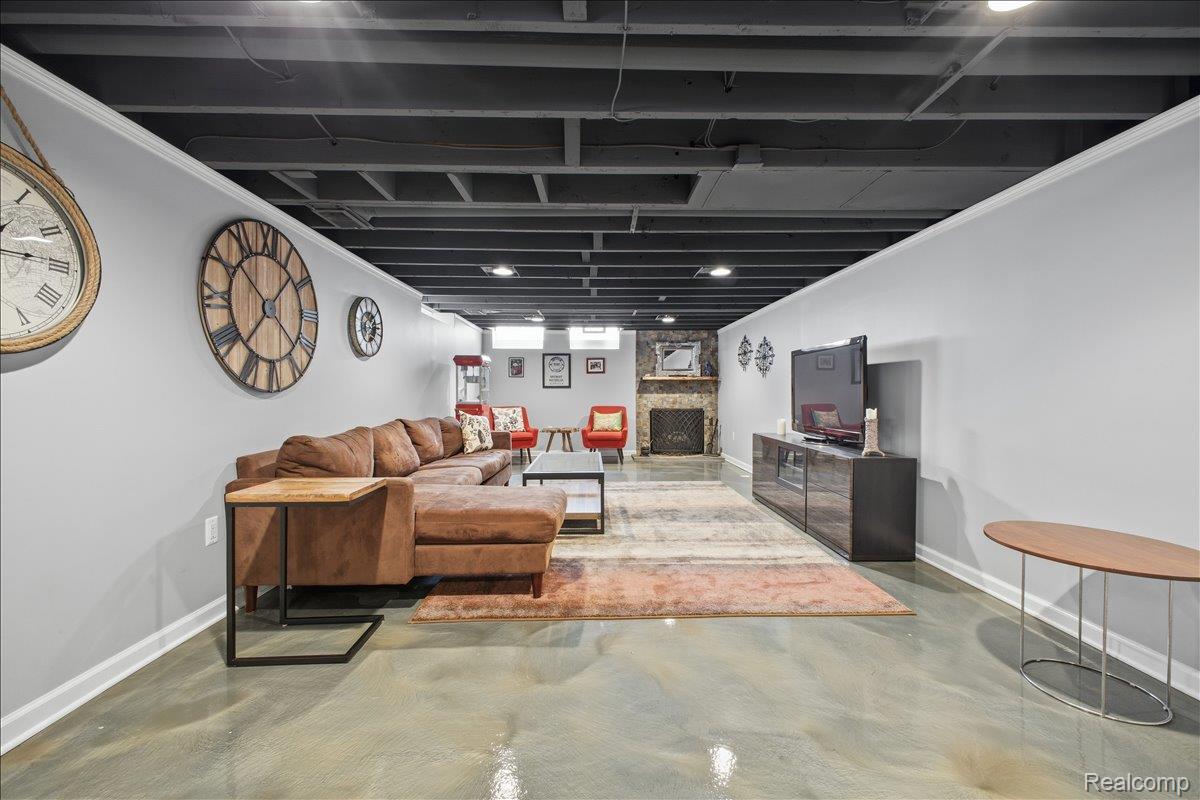 1304 Greenleaf Drive