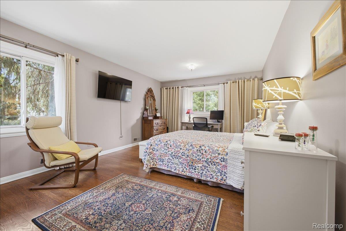 1304 Greenleaf Drive