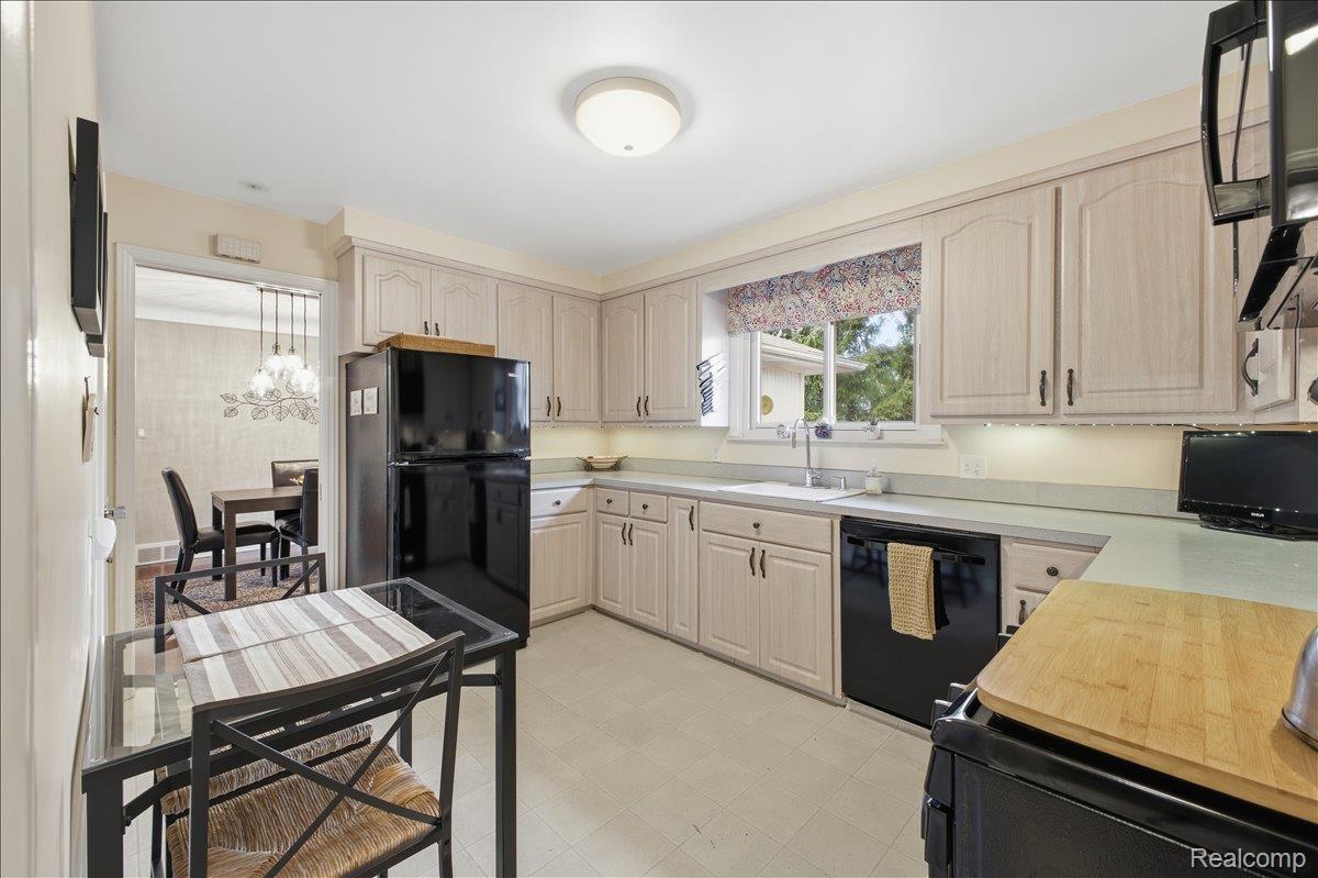 1304 Greenleaf Drive