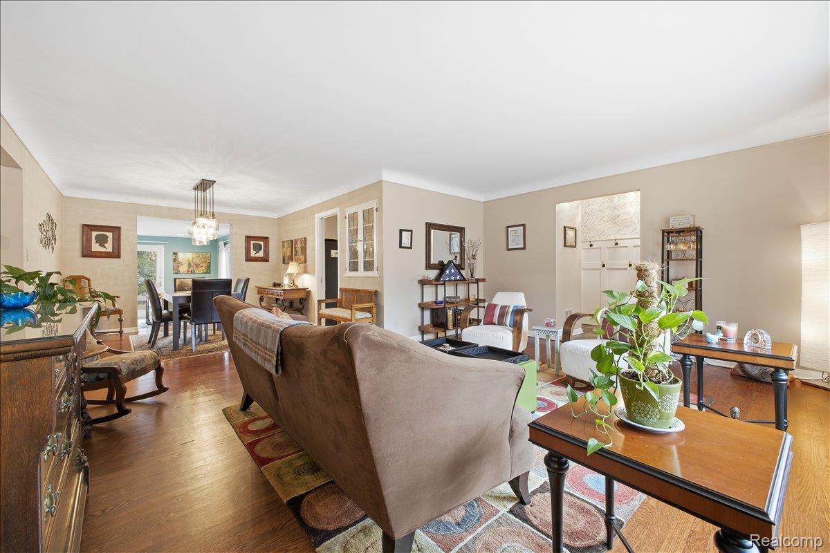 1304 Greenleaf Drive