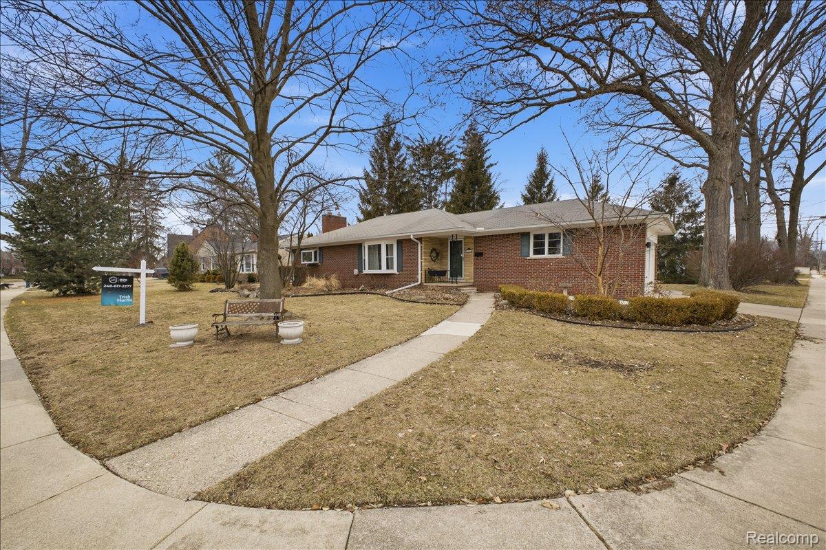 1304 Greenleaf Drive