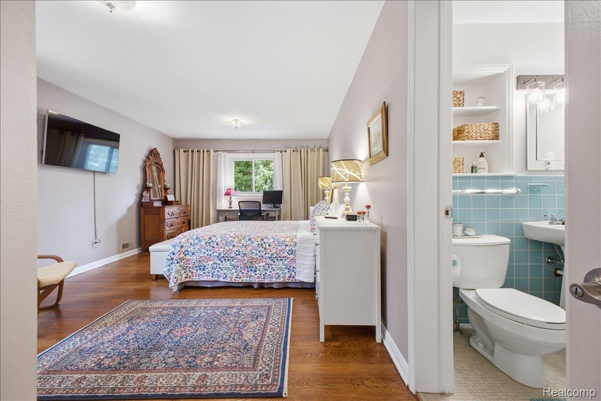1304 Greenleaf Drive