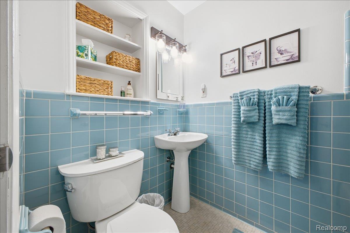 1304 Greenleaf Drive