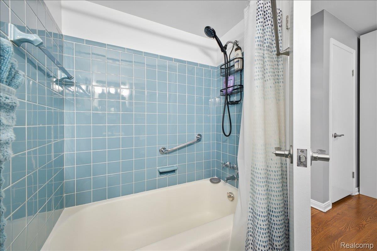 1304 Greenleaf Drive