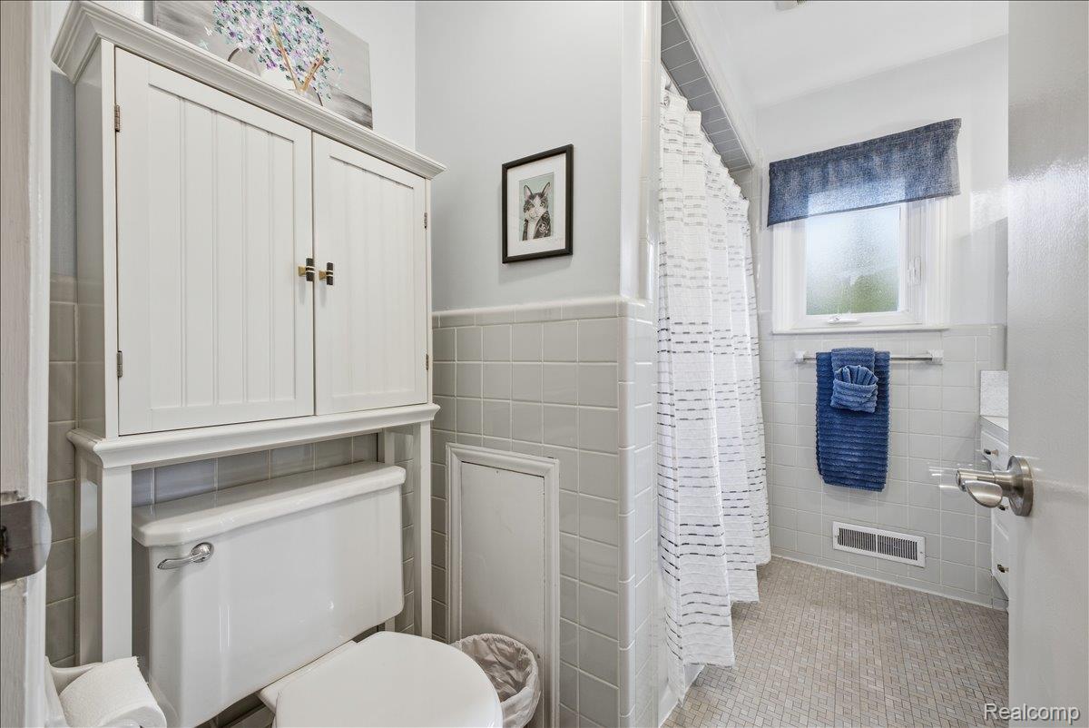 1304 Greenleaf Drive