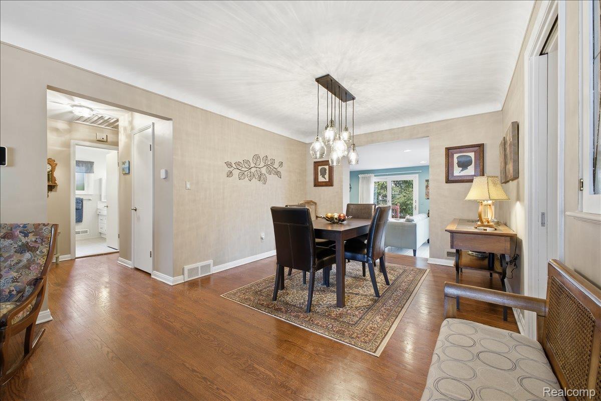 1304 Greenleaf Drive