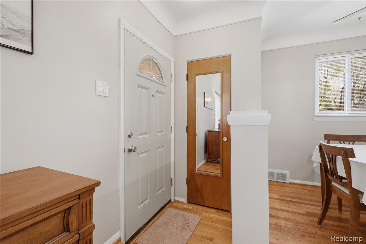 1919 Catalpa Drive