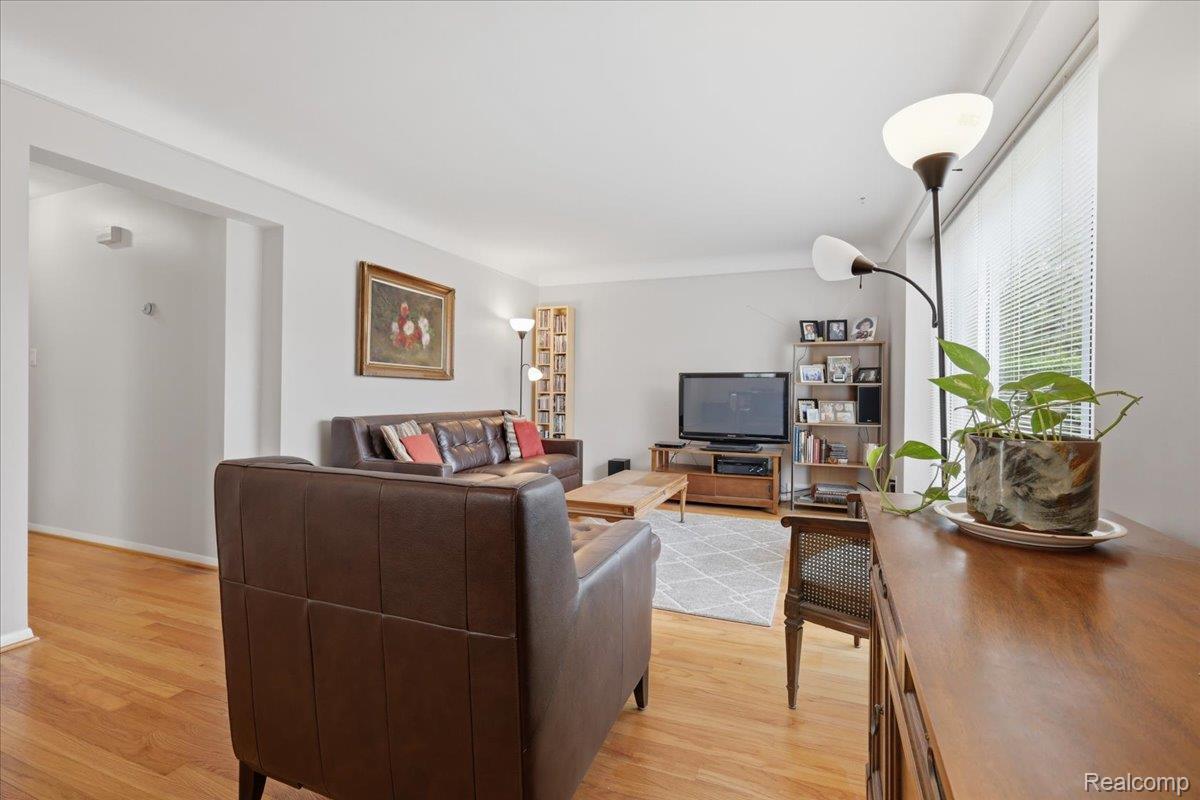 1919 Catalpa Drive