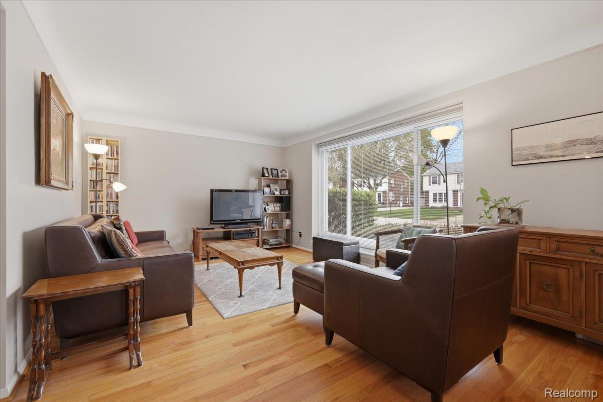 1919 Catalpa Drive