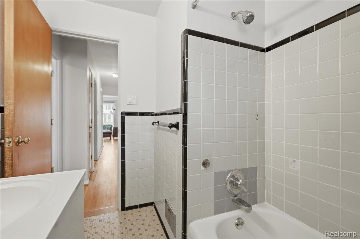 1919 Catalpa Drive