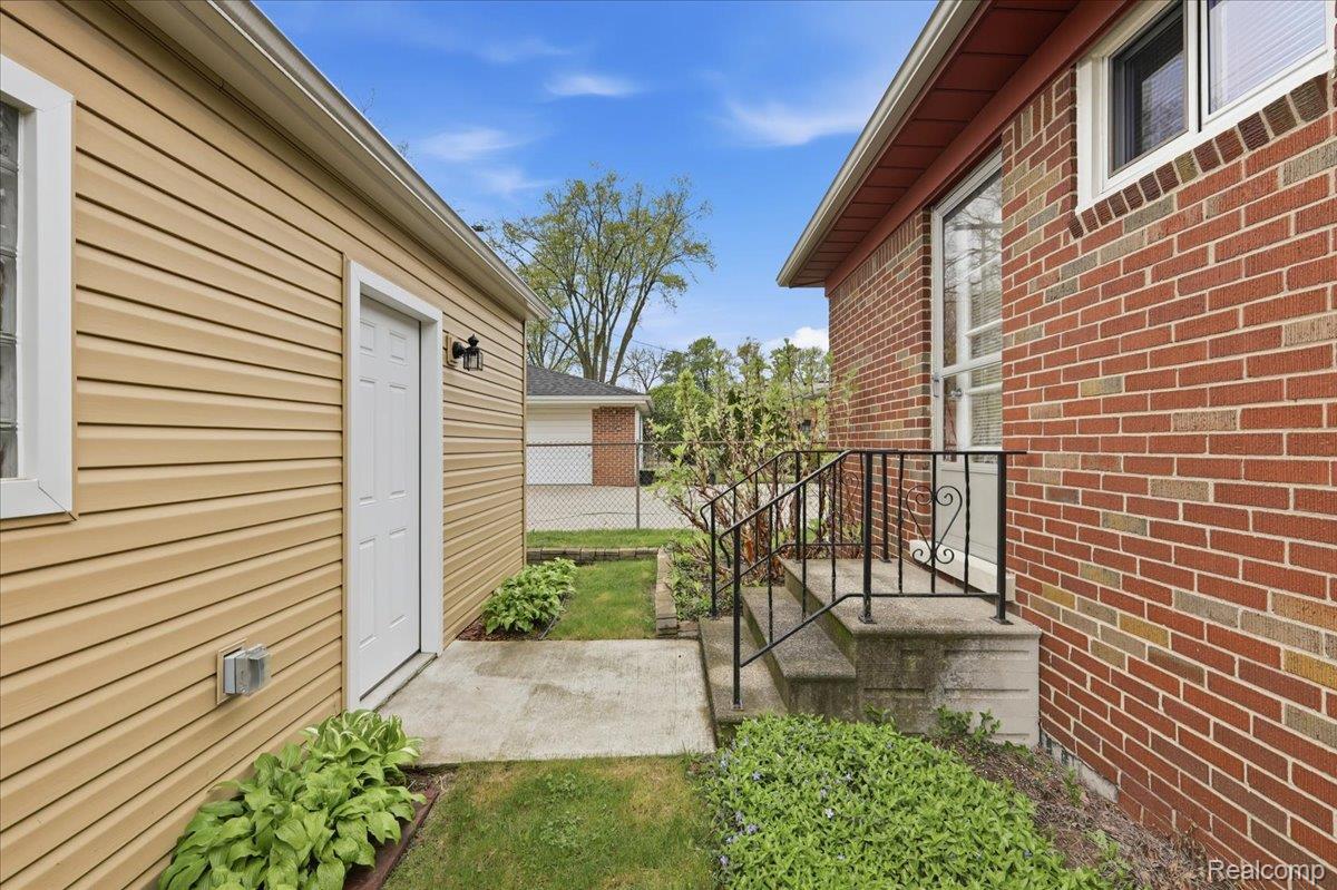 1919 Catalpa Drive