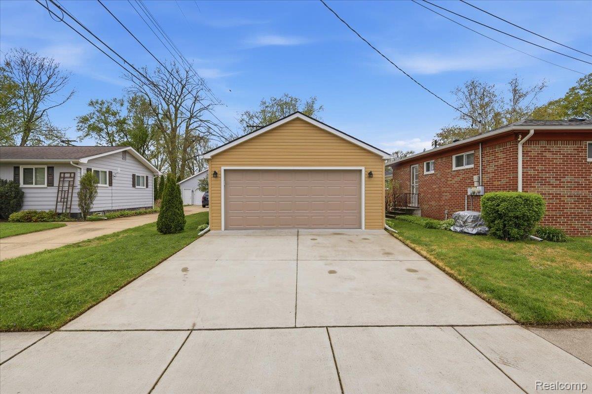 1919 Catalpa Drive