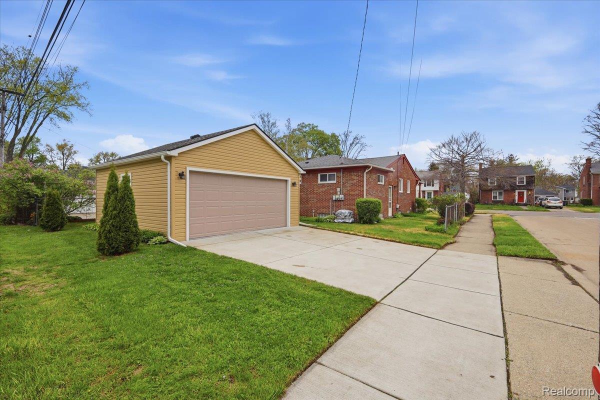 1919 Catalpa Drive