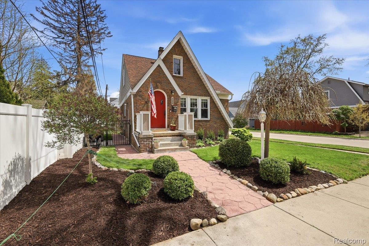 300 N Edison Avenue