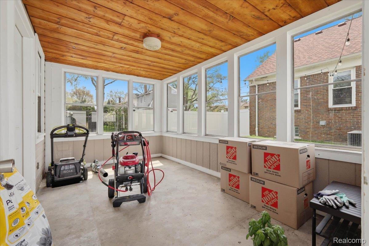 300 N Edison Avenue
