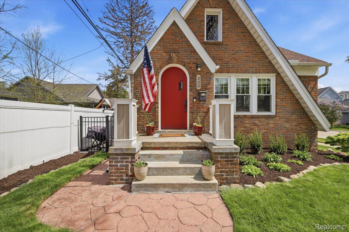 300 N Edison Avenue