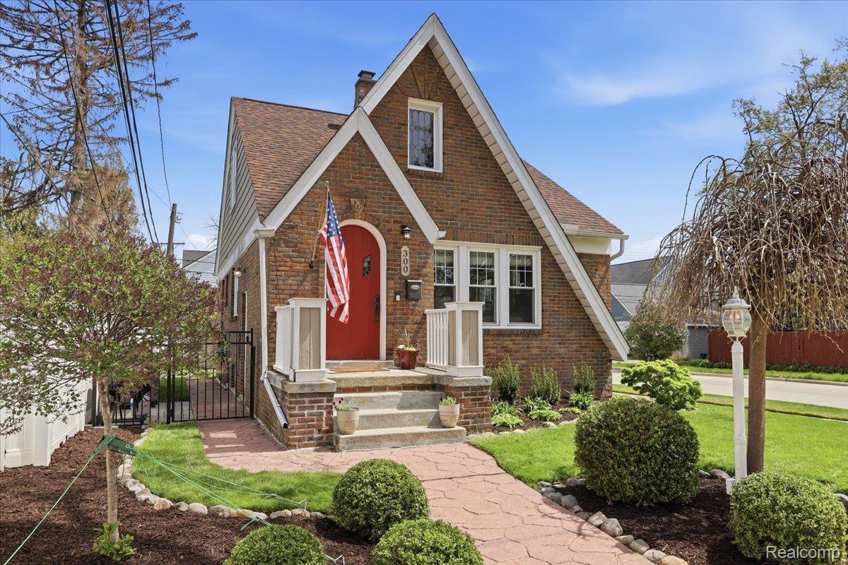 300 N Edison Avenue