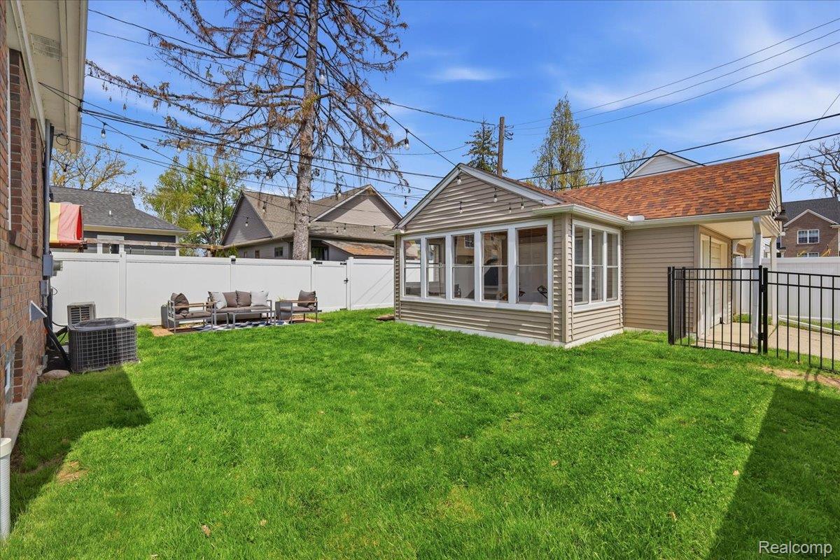 300 N Edison Avenue