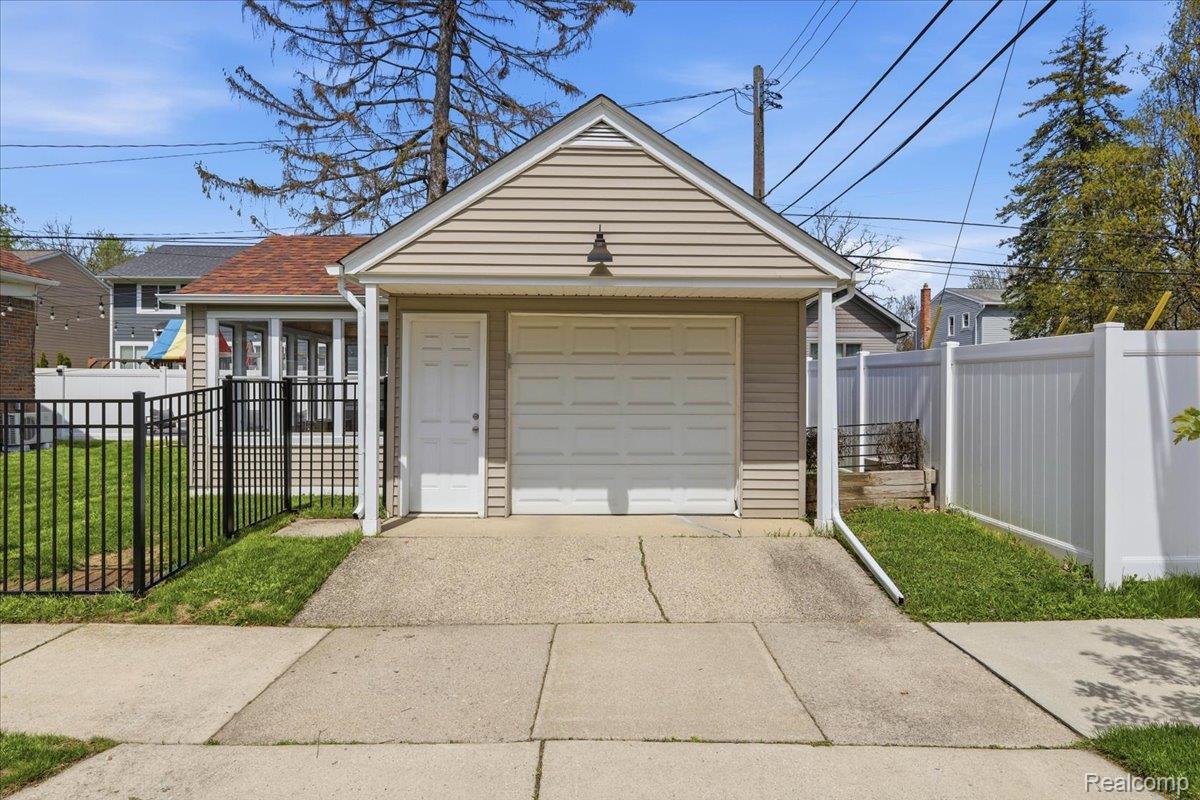 300 N Edison Avenue