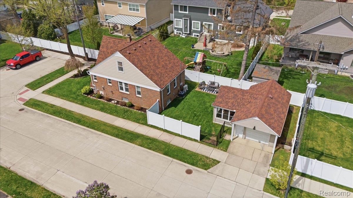 300 N Edison Avenue