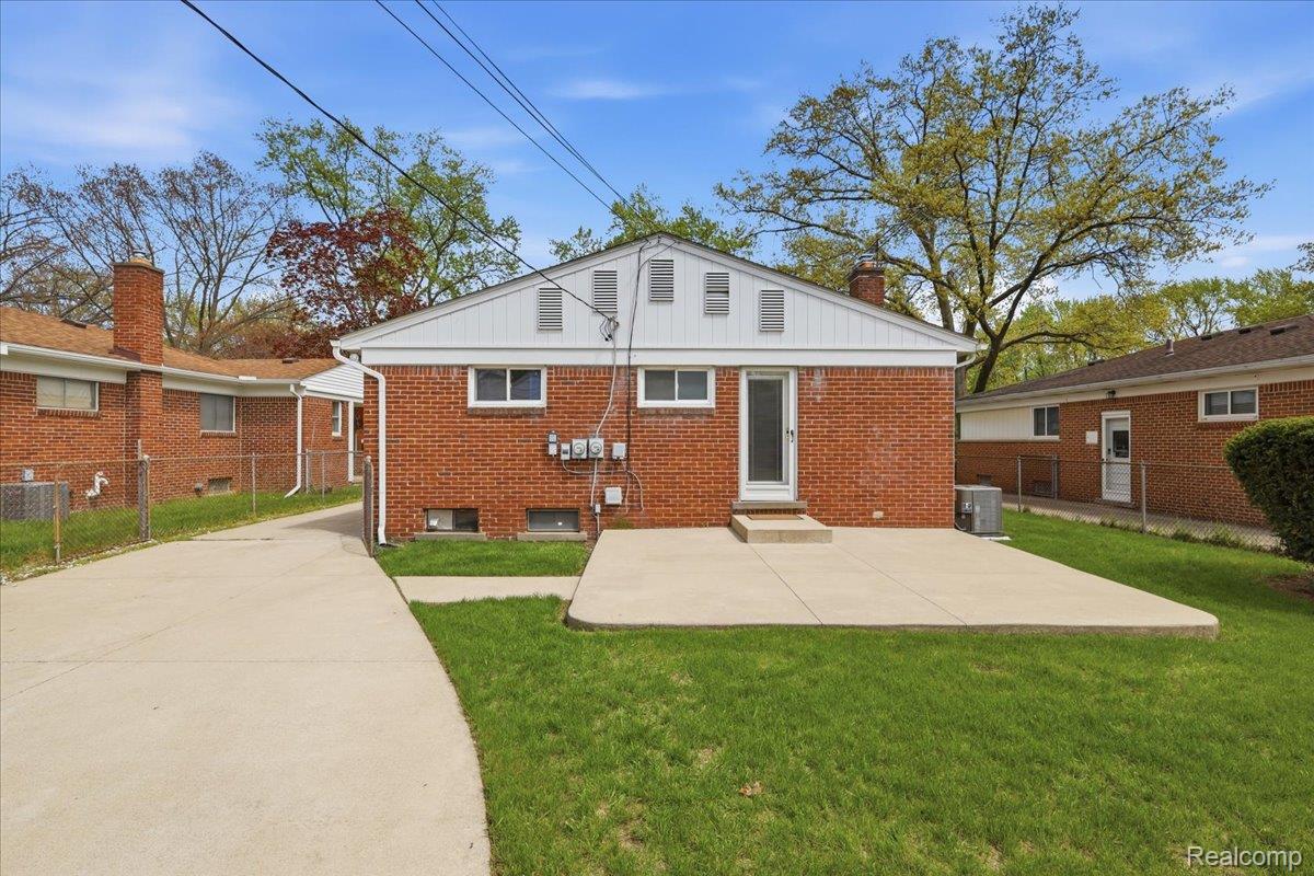 2915 Oliver Road