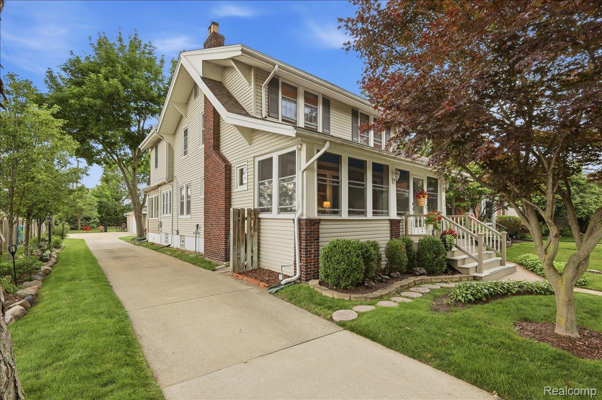 1917 Clawson Avenue