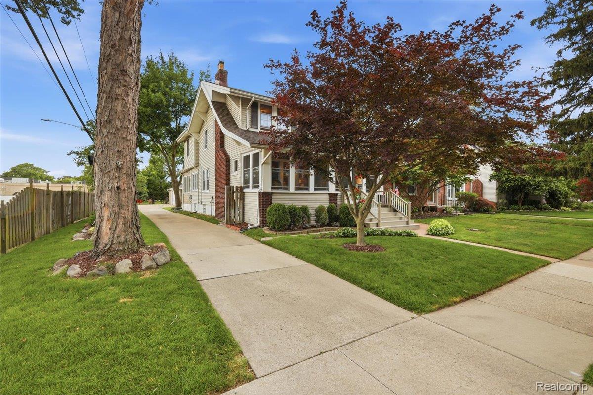 1917 Clawson Avenue