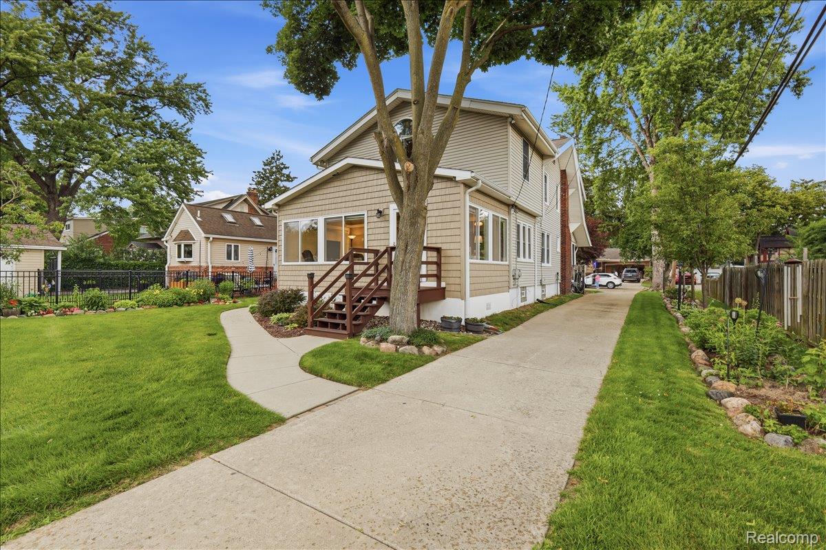 1917 Clawson Avenue