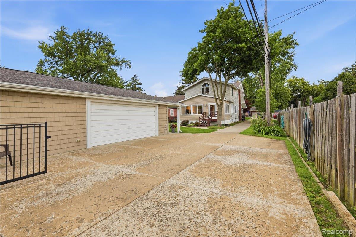 1917 Clawson Avenue