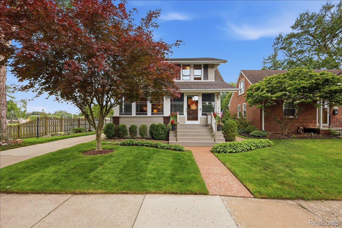 1917 Clawson Avenue