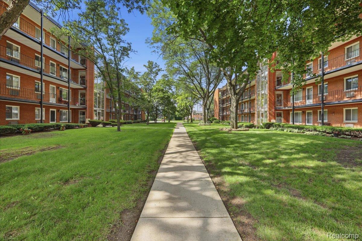 2915 W 13 Mile Road Unit: 308