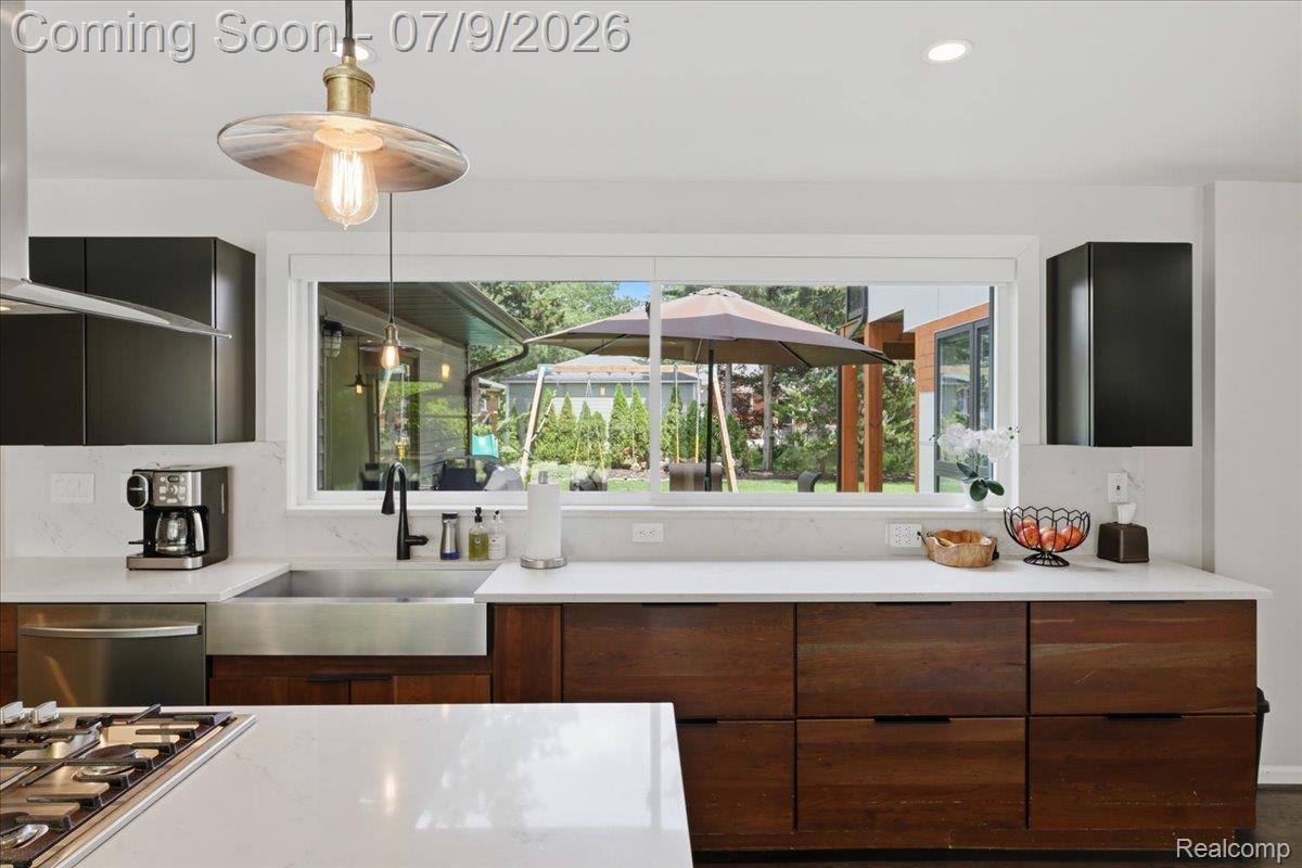 423 S Cranbrook Cross Road