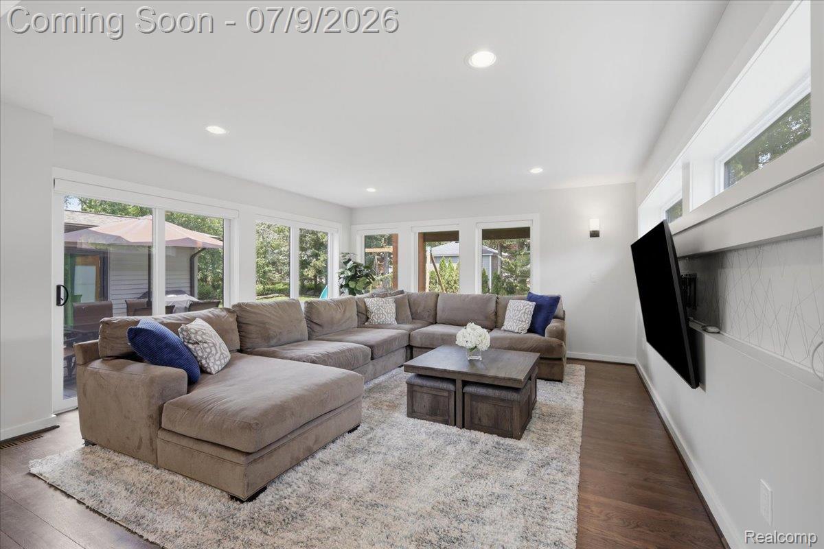 423 S Cranbrook Cross Road