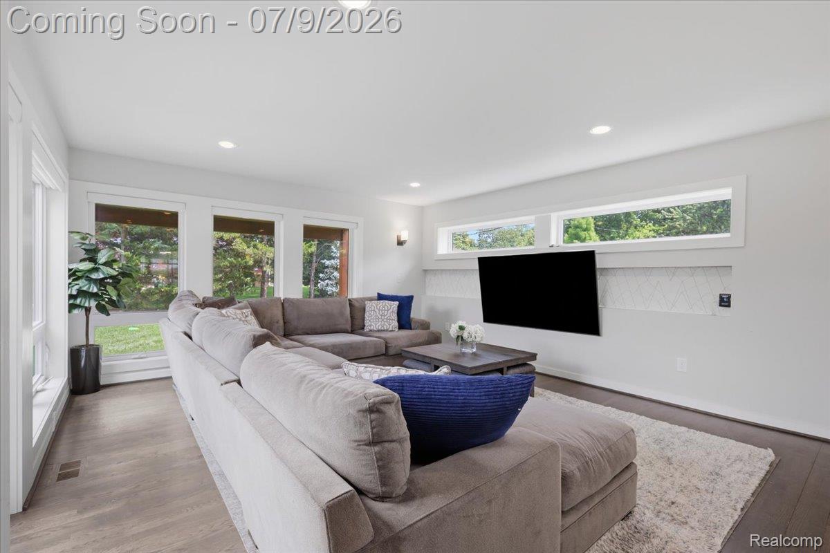 423 S Cranbrook Cross Road