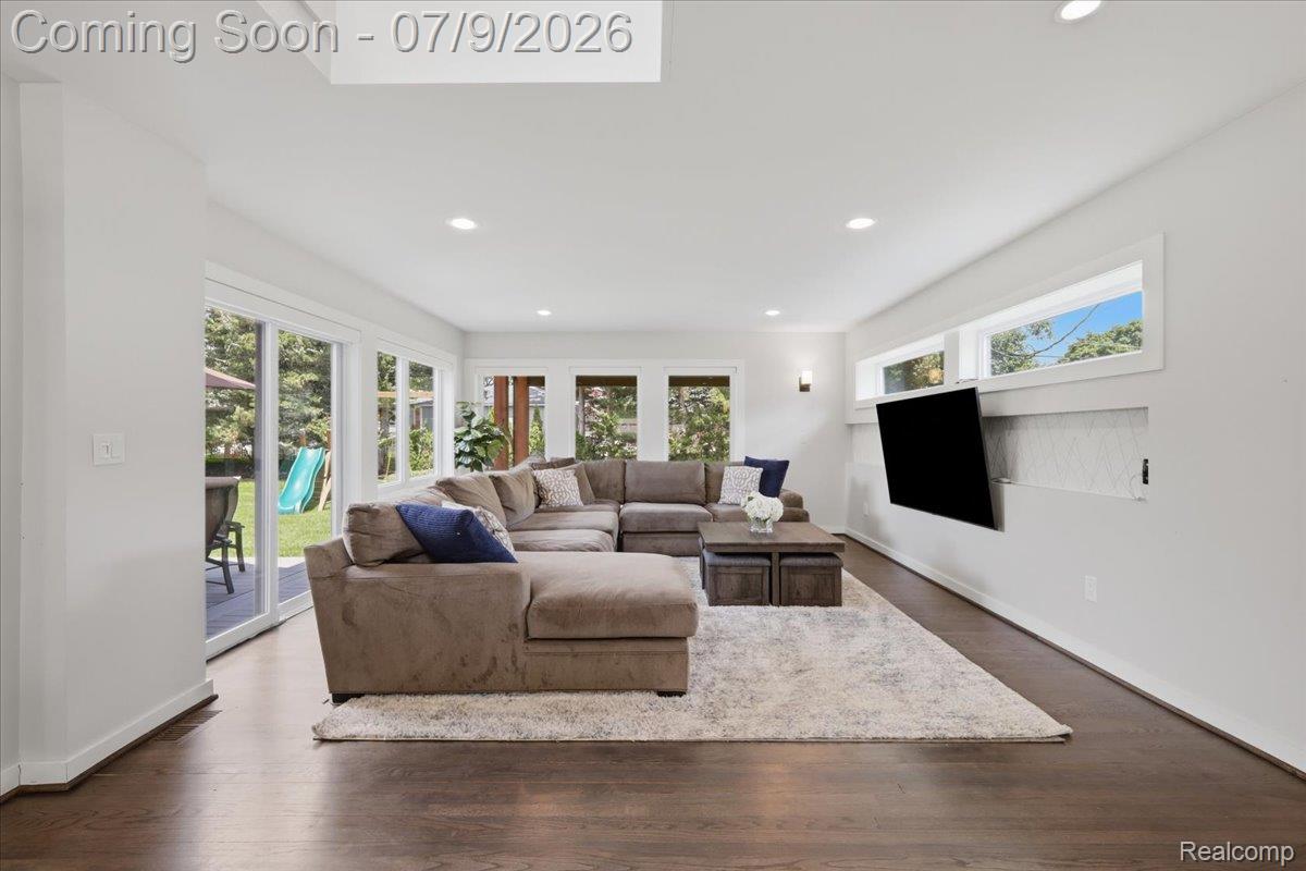 423 S Cranbrook Cross Road
