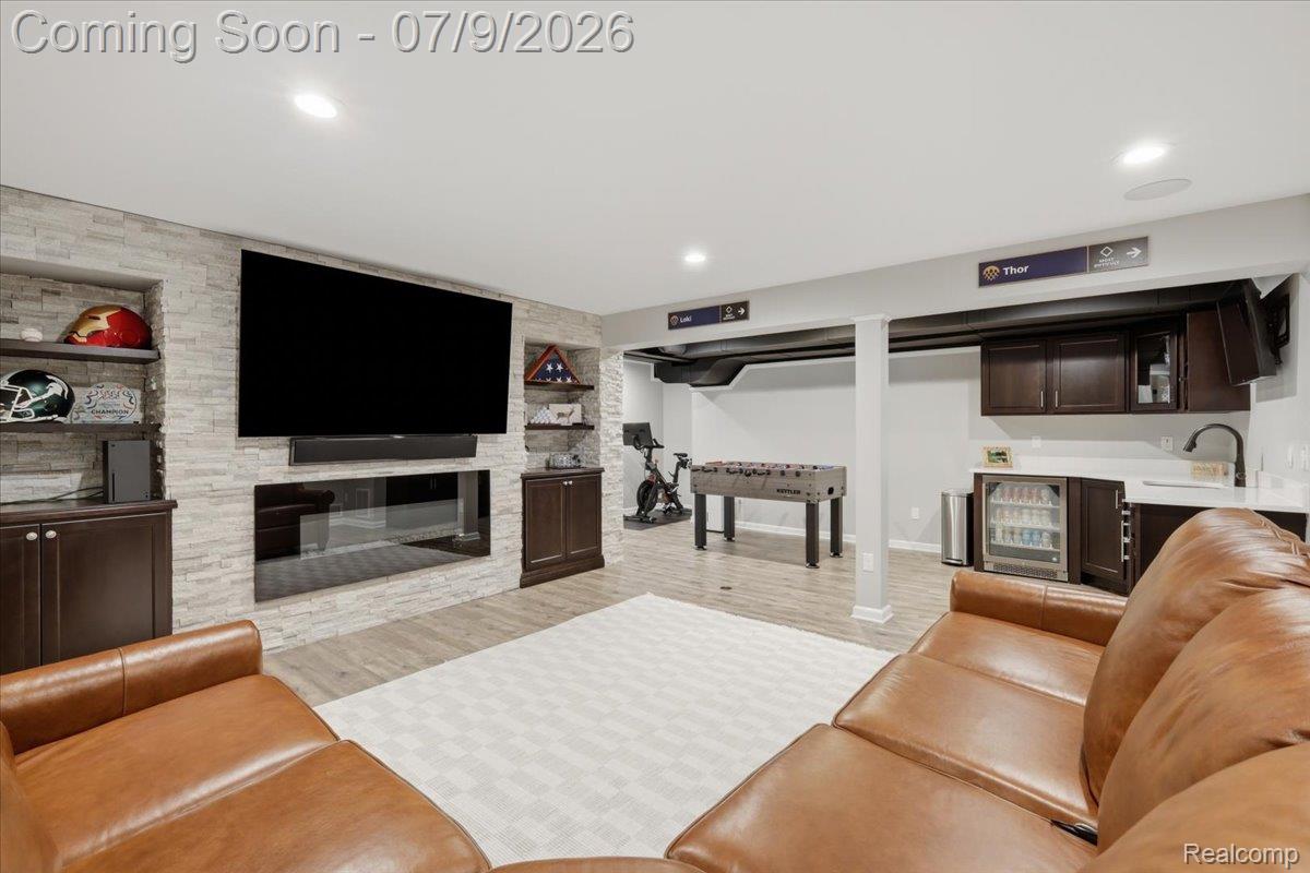 3180 Viking Drive