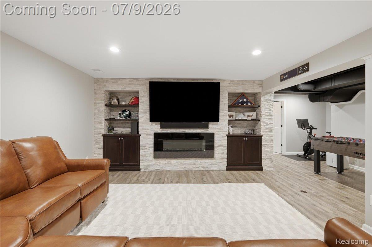 3180 Viking Drive
