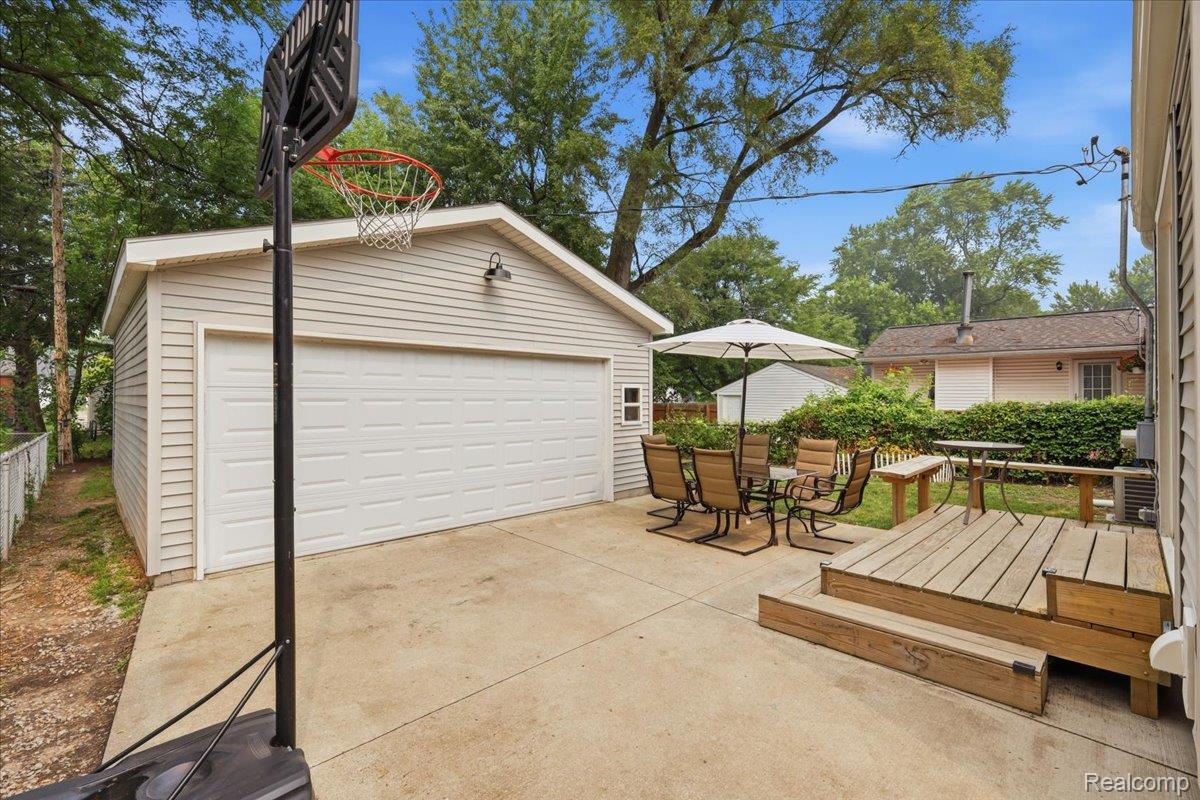 3221 Ferris Avenue