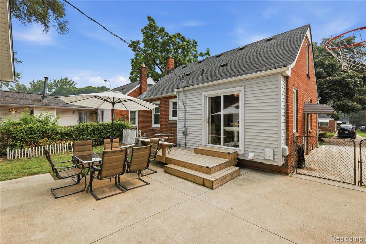 3221 Ferris Avenue