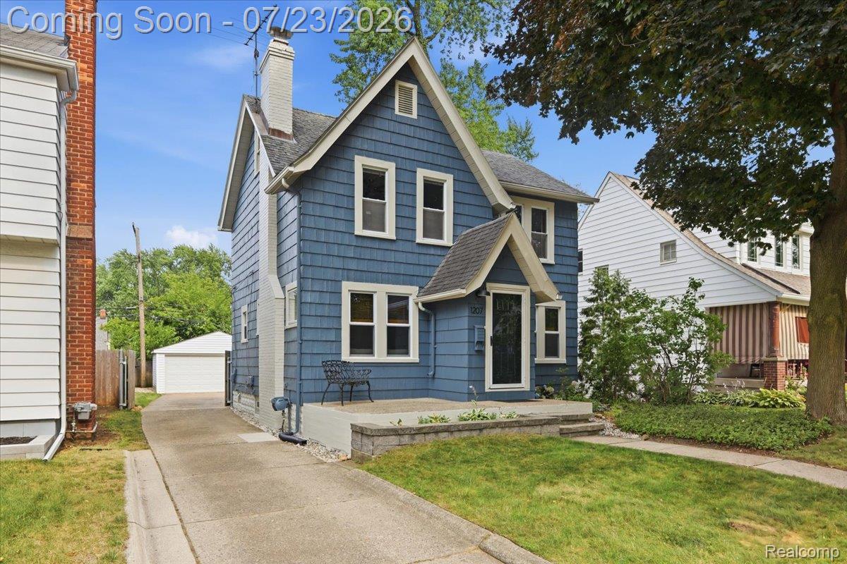 1207 Irving Avenue