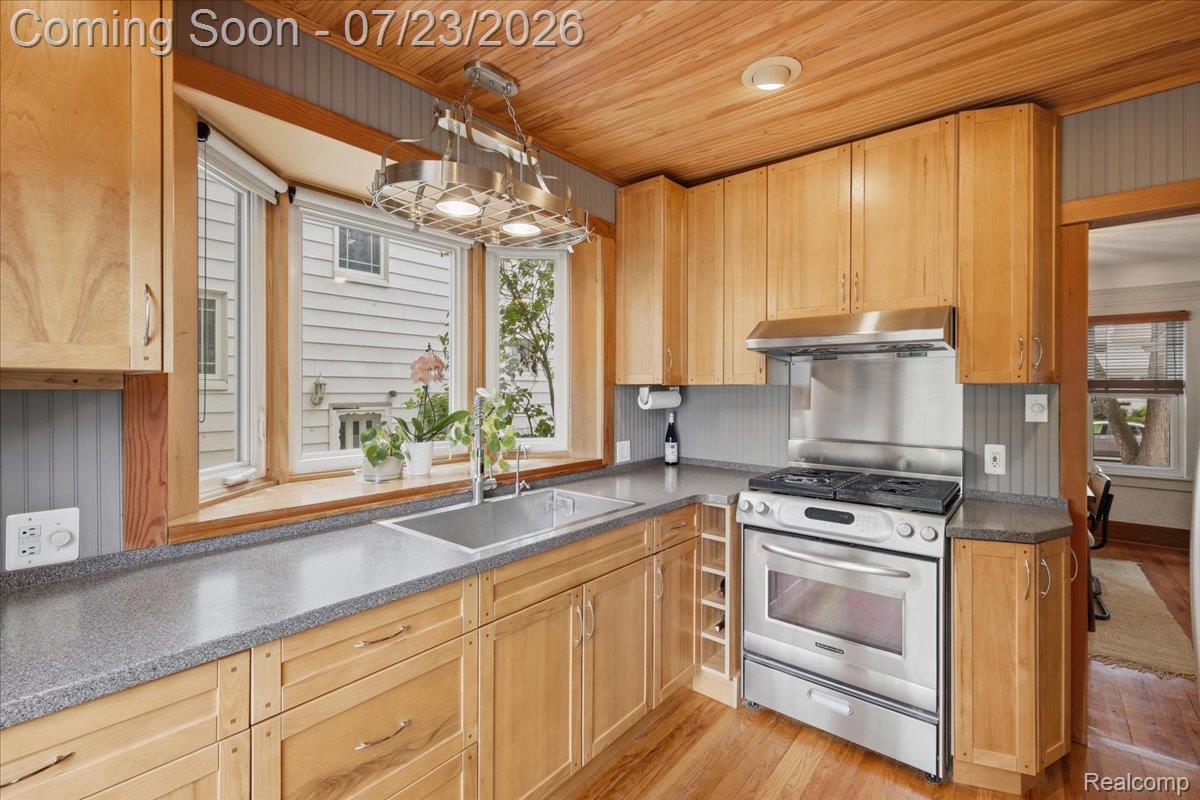 1207 Irving Avenue