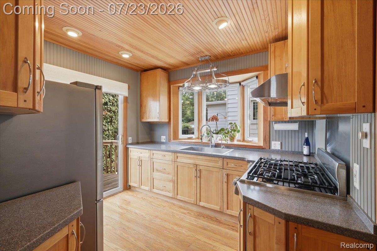 1207 Irving Avenue