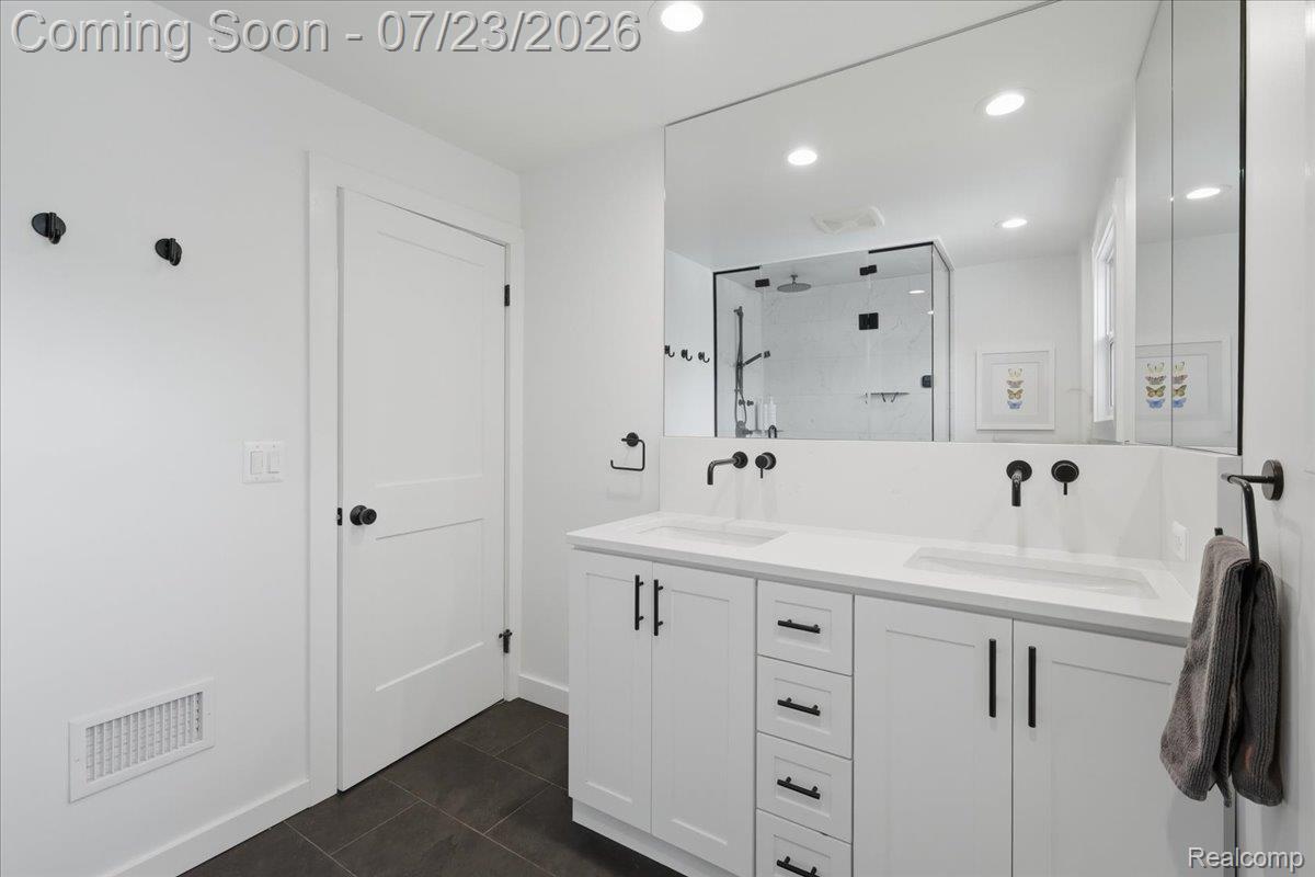 1207 Irving Avenue