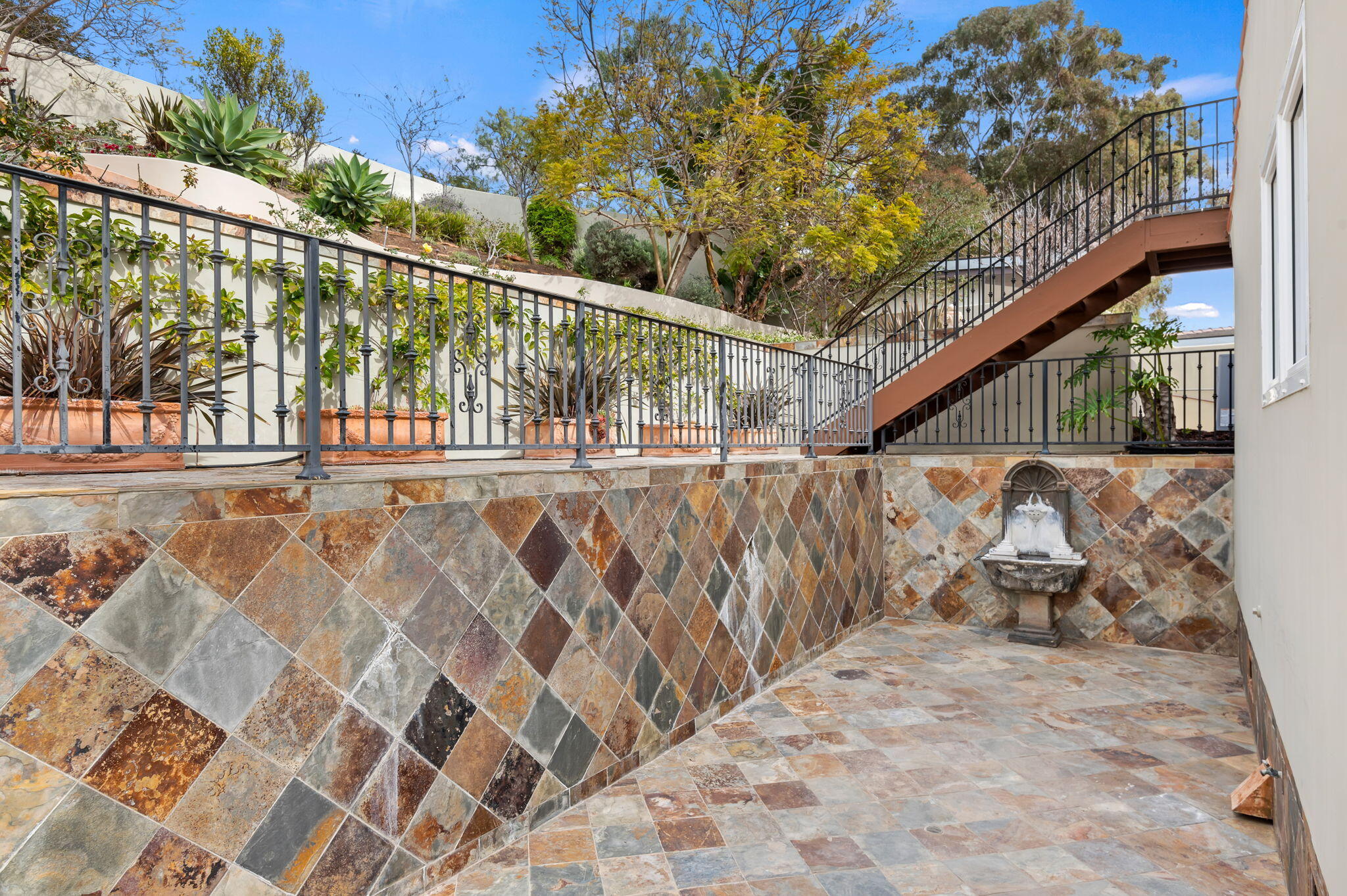 611 Buena Vista Street