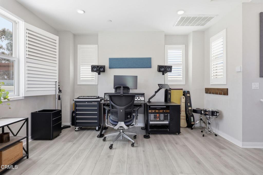 1582 E Thompson Boulevard